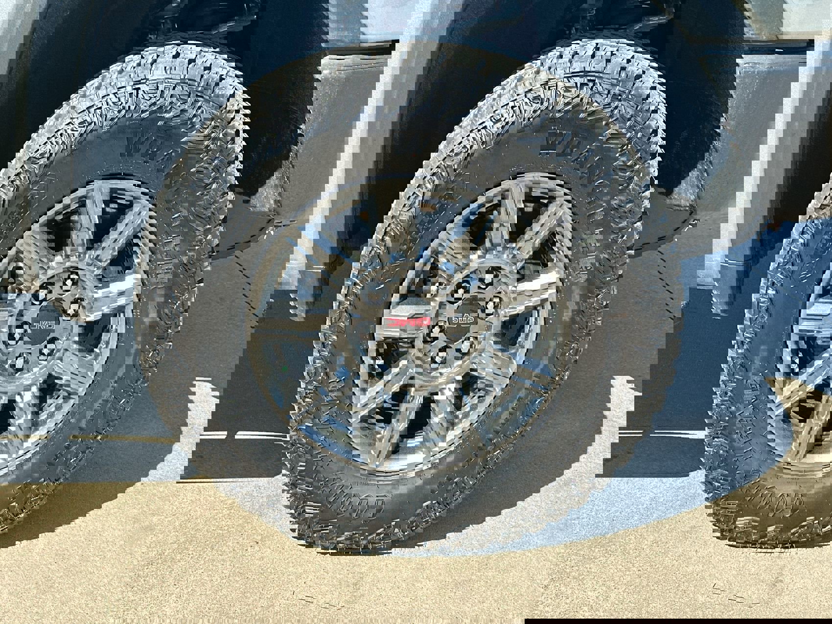 Used 2025 GMC Sierra 1500 AT4X image 10