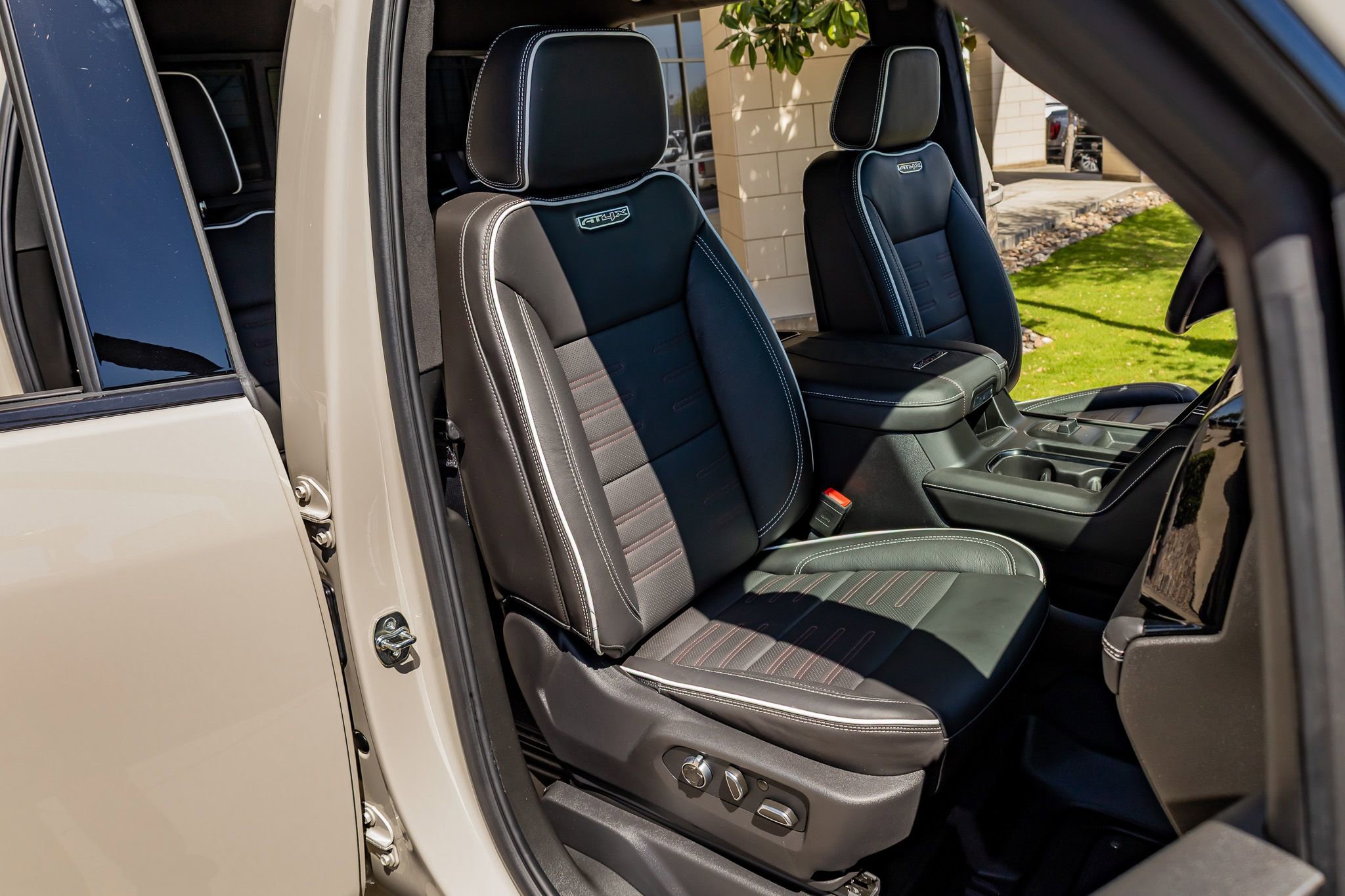 Used 2026 GMC Sierra 2500 AT4X image 30