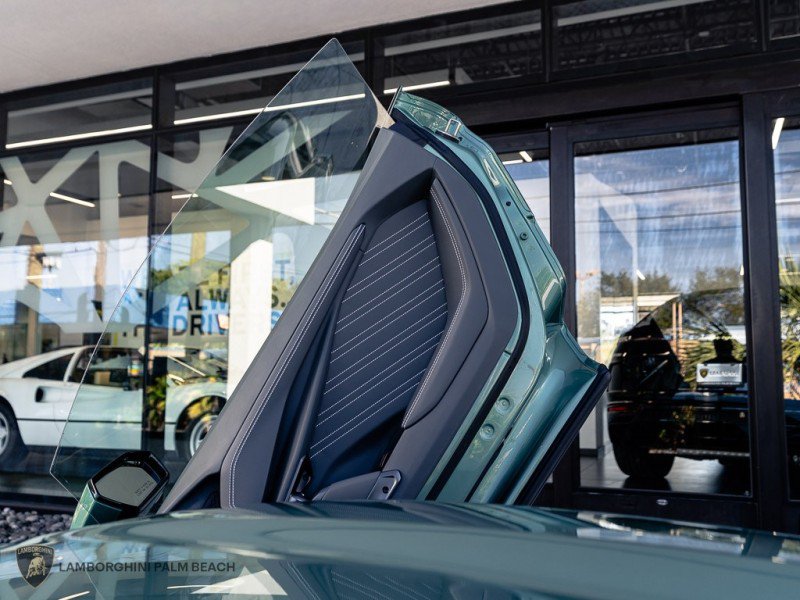 Used 2026 Lamborghini Revuelto AWD/4WD image 16