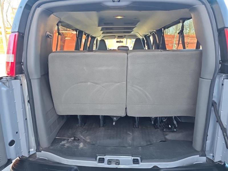 Used 2022 Chevrolet Express 3500 LS RWD image 7