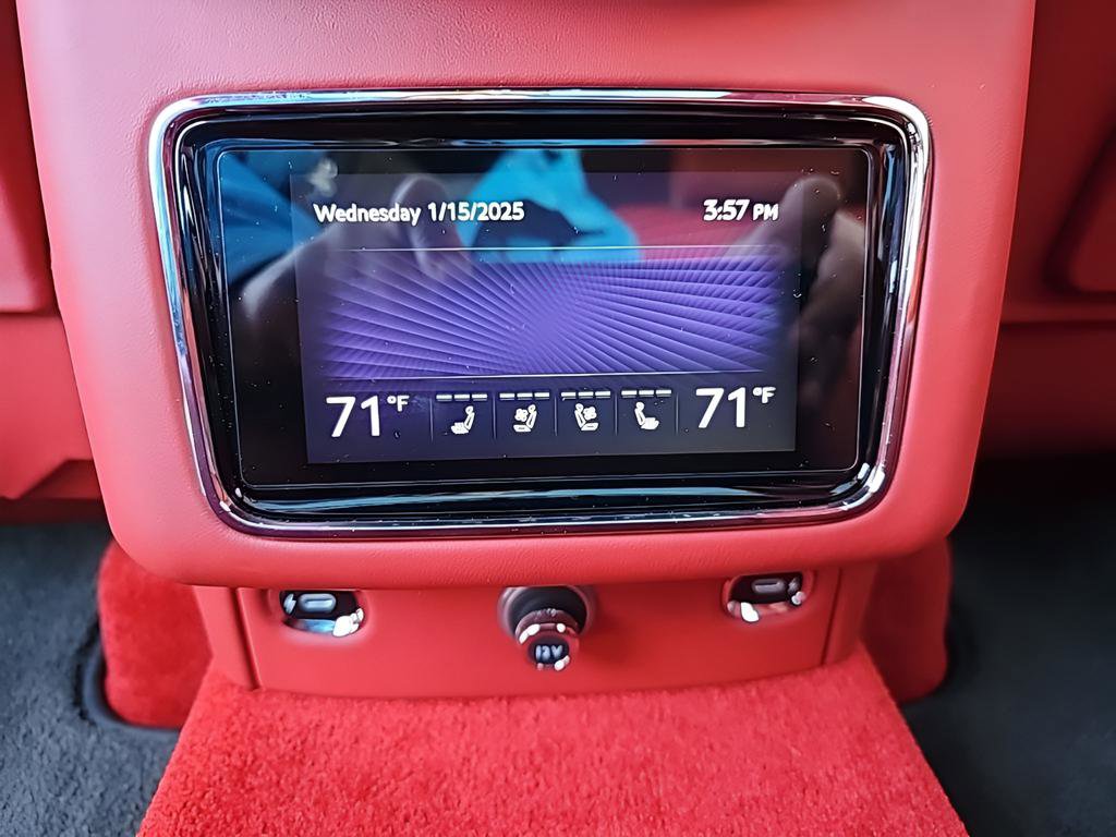 Used 2022 Bentley Bentayga image 37