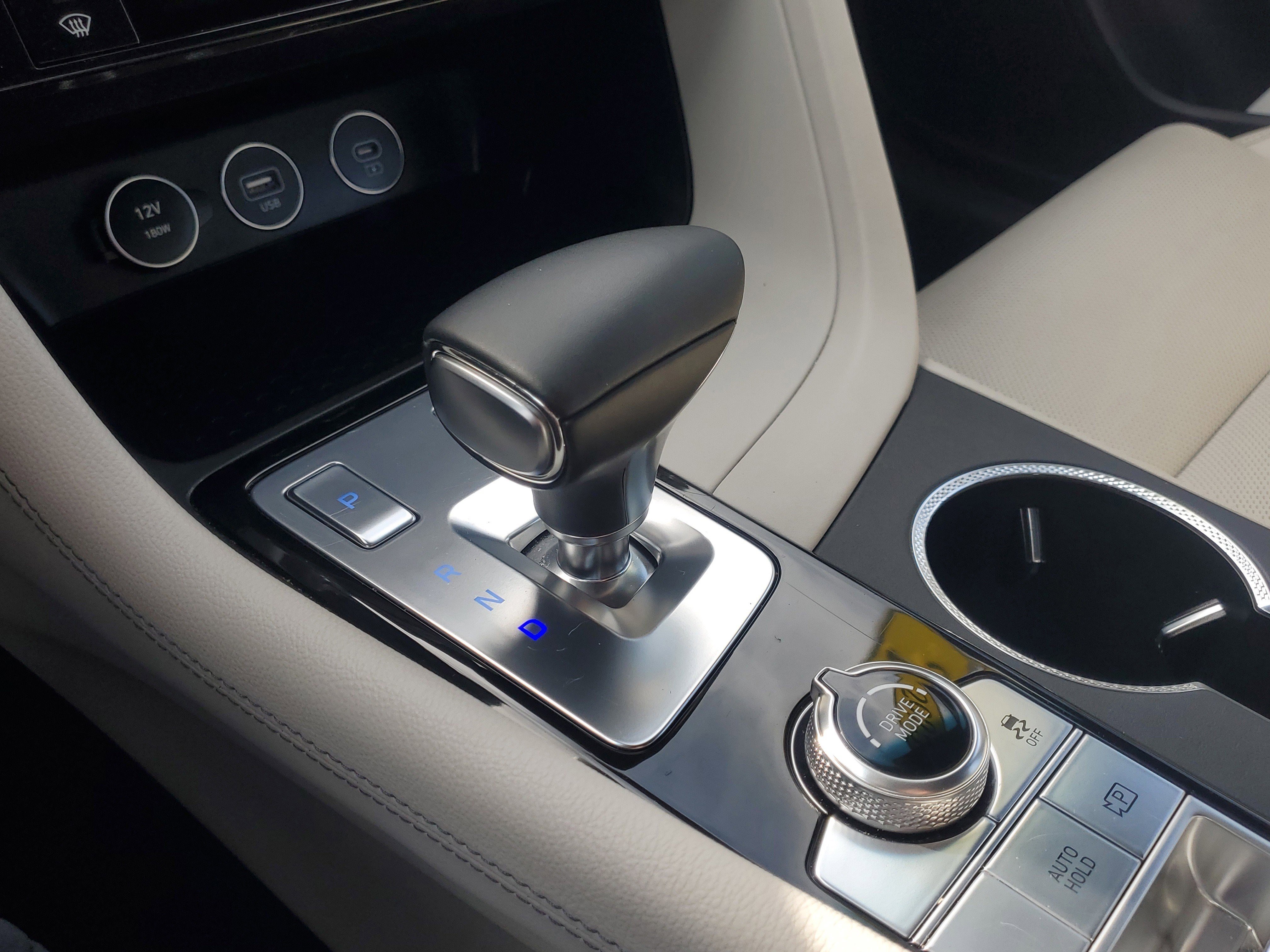 Used 2025 Genesis G70 2.5T image 29