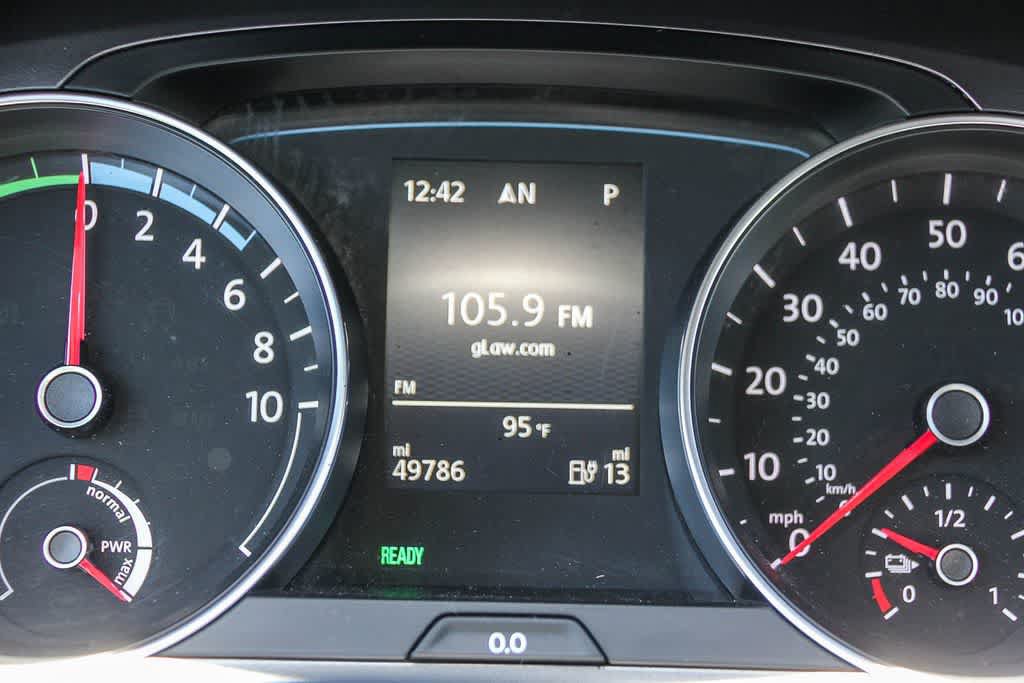 Used 2015 Volkswagen e-Golf Limited Edition FWD image 23