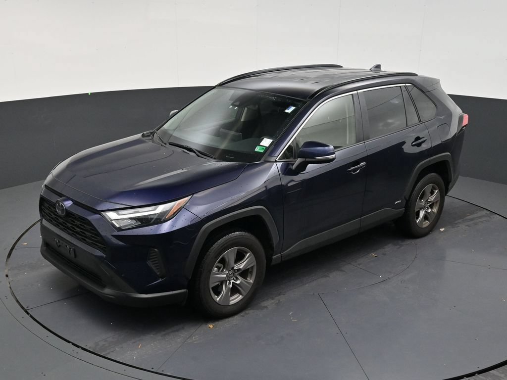 Used 2025 Toyota RAV4 XLE AWD/4WD image 12