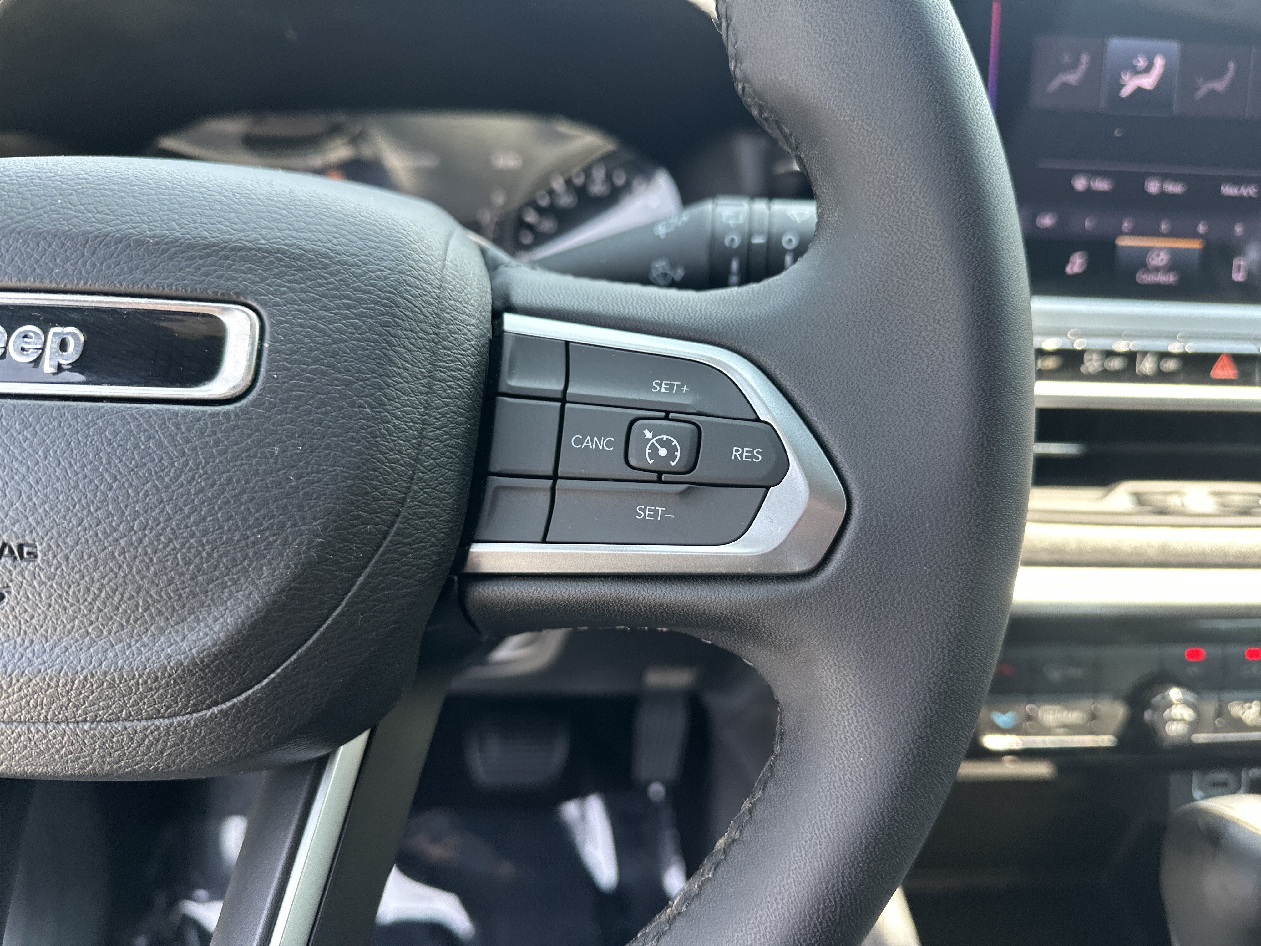 Used 2024 Jeep Compass Latitude AWD/4WD image 20