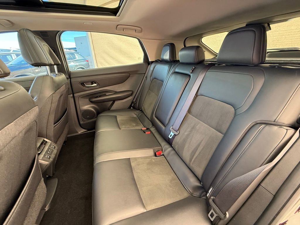 Used 2024 Nissan Ariya FWD image 19