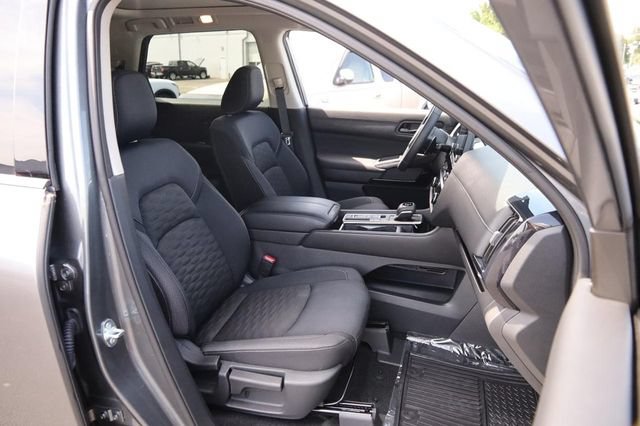 Certified 2025 Nissan Pathfinder SV w/ SV Premium Package FWD image 30