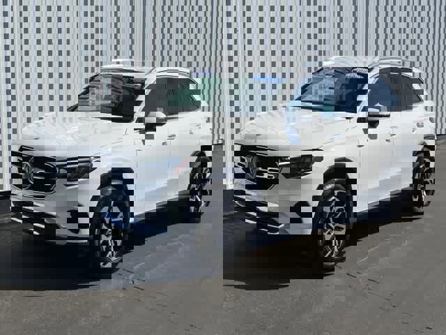 Used 2025 Mercedes-Benz GLC 350e 4MATIC image 1