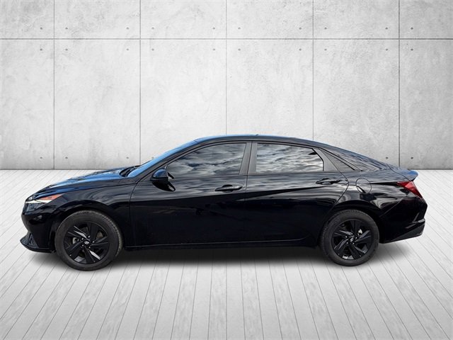 Used 2023 Hyundai Elantra SEL image 2