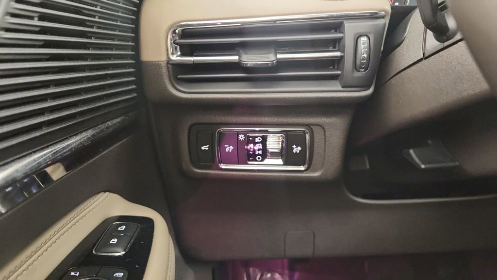 Used 2021 Lincoln Corsair AWD w/ Equipment Group 101A image 22