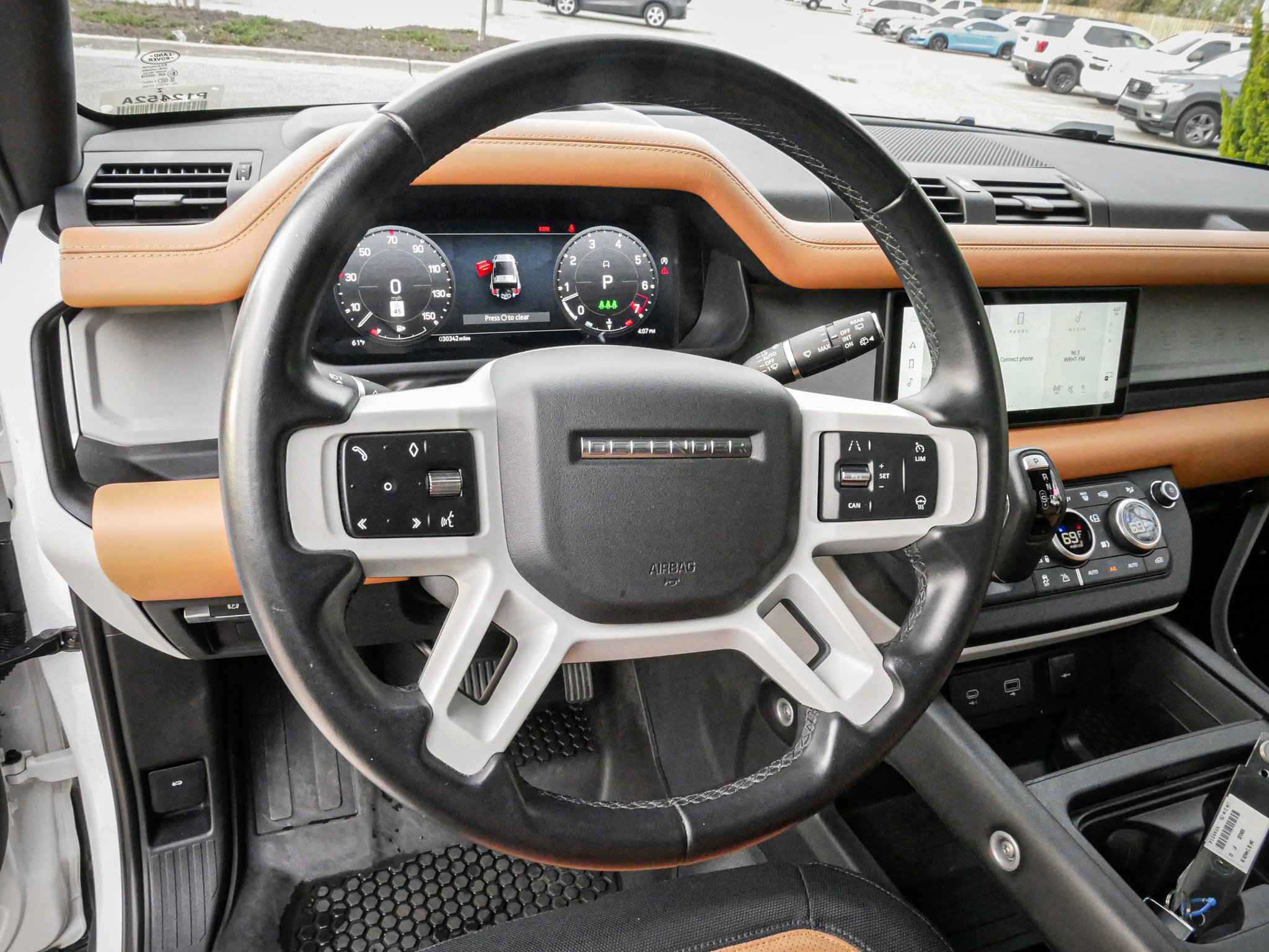 Used 2023 Land Rover Defender 90 X-Dynamic SE AWD/4WD image 18