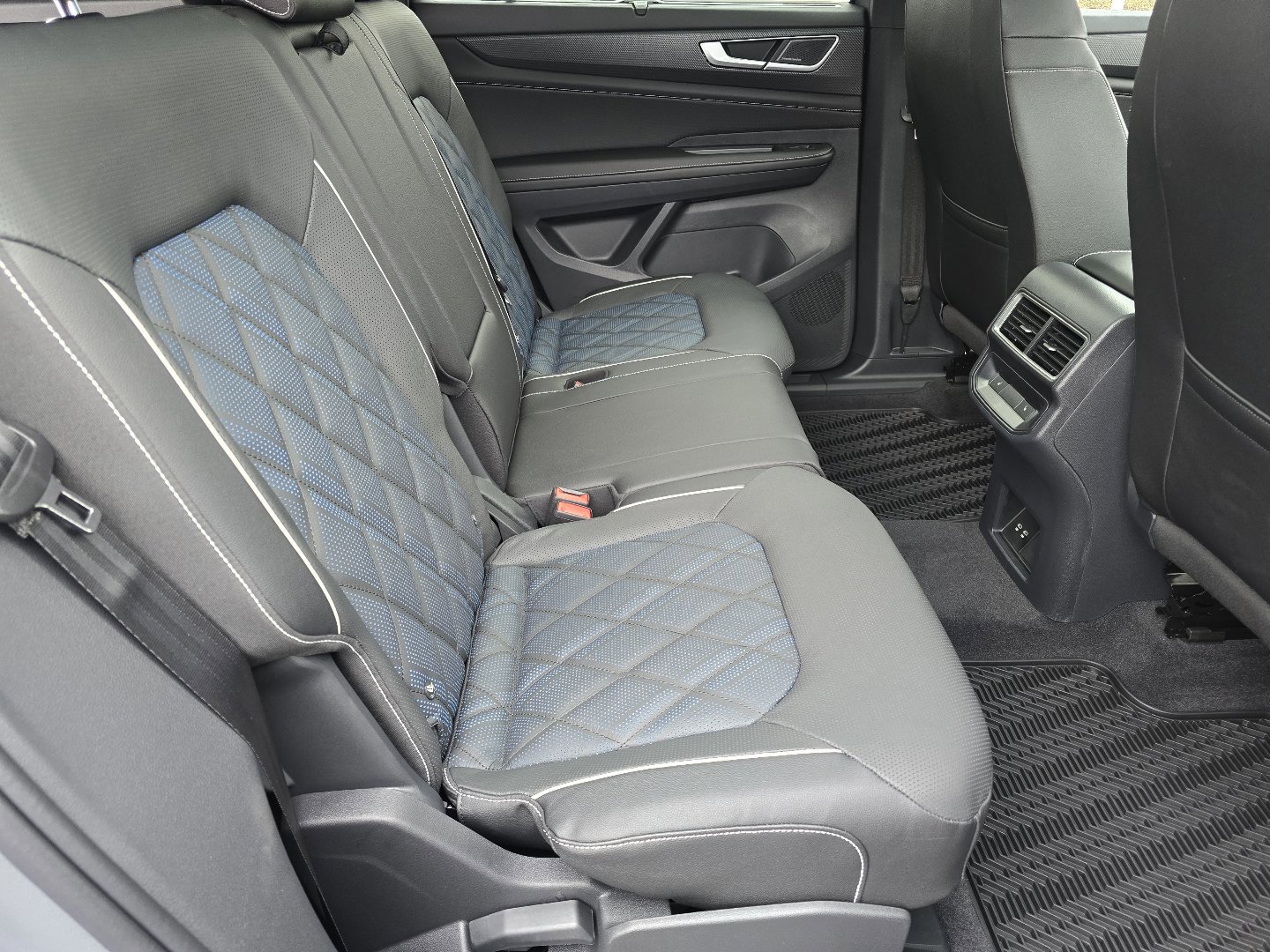 New 2026 Volkswagen Atlas Cross Sport SEL Premium R-Line image 14