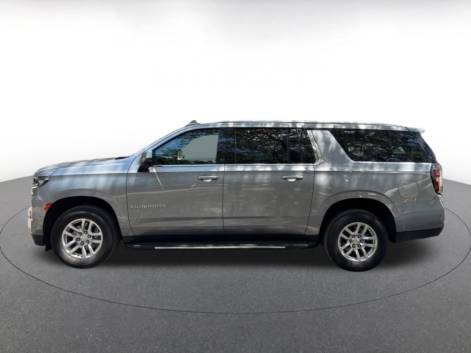 Used 2024 Chevrolet Suburban LT AWD/4WD image 7
