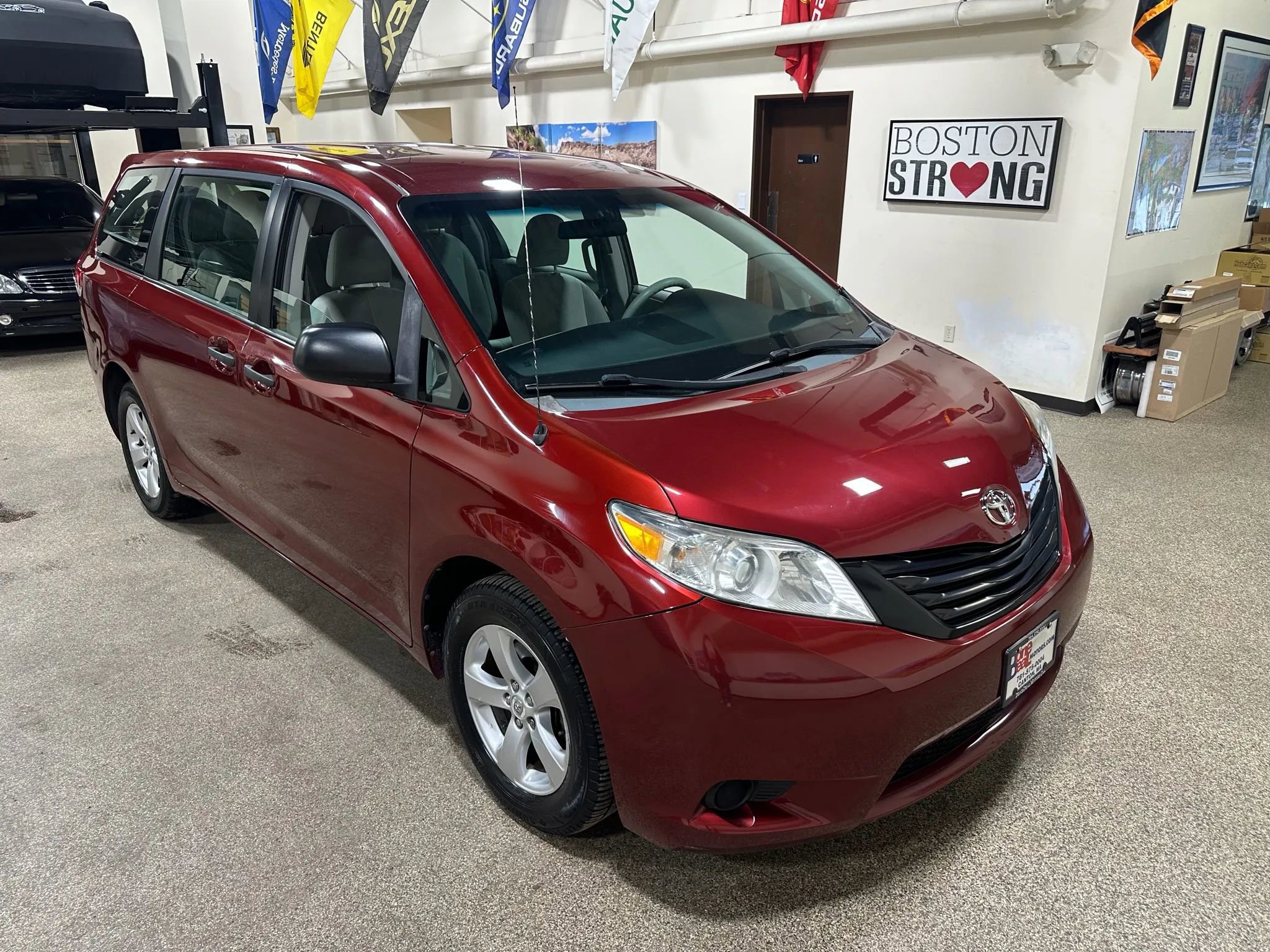 Used 2012 Toyota Sienna FWD image 5