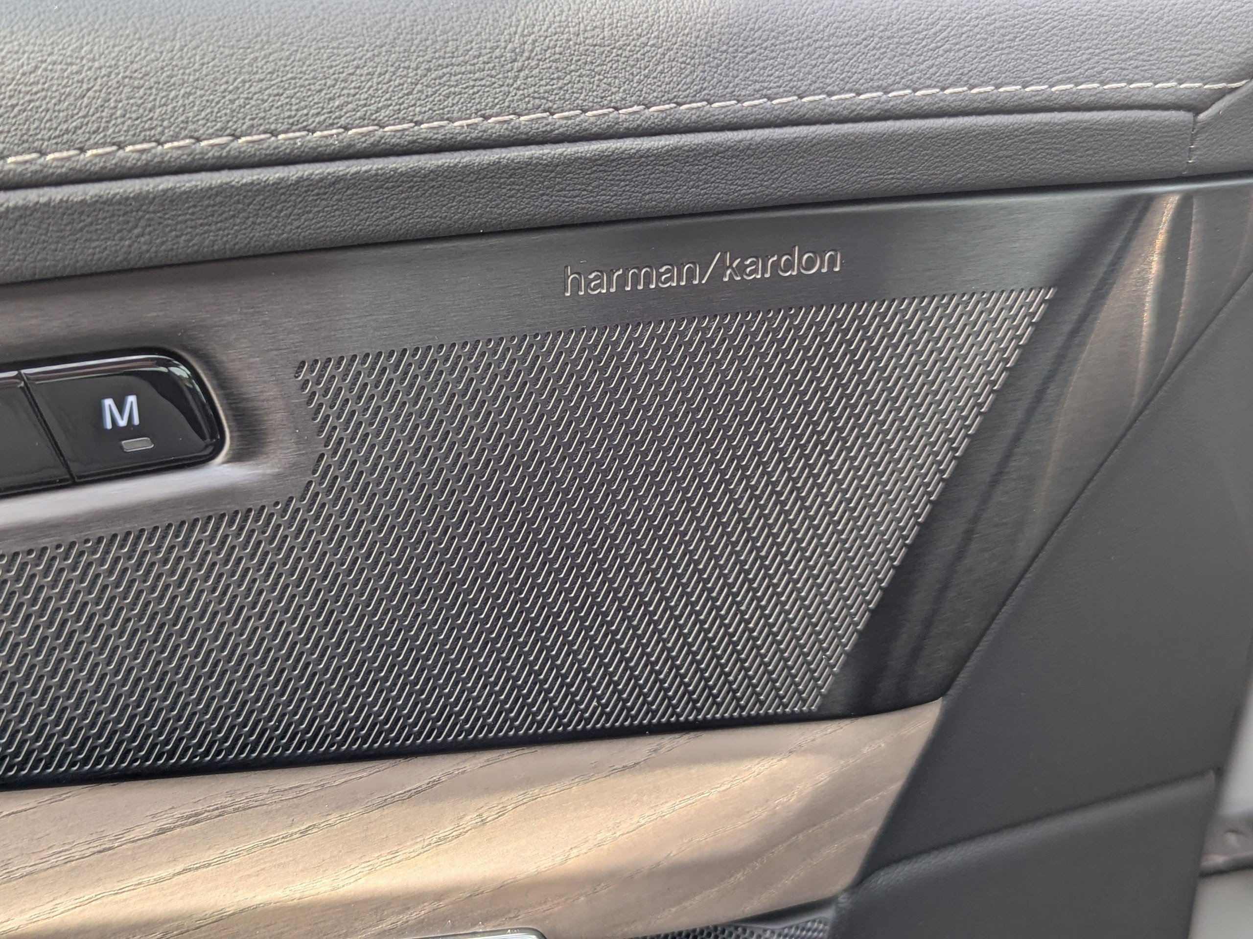 New 2026 Volvo XC90 B6 Ultra w/ Protection Package image 17