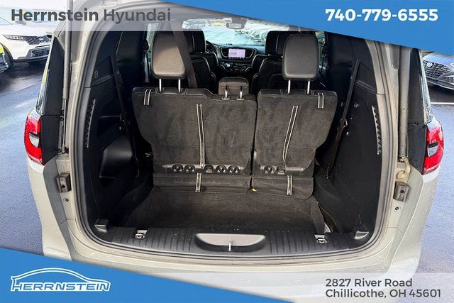 Used 2022 Chrysler Pacifica Touring-L w/ S Appearance Package image 22