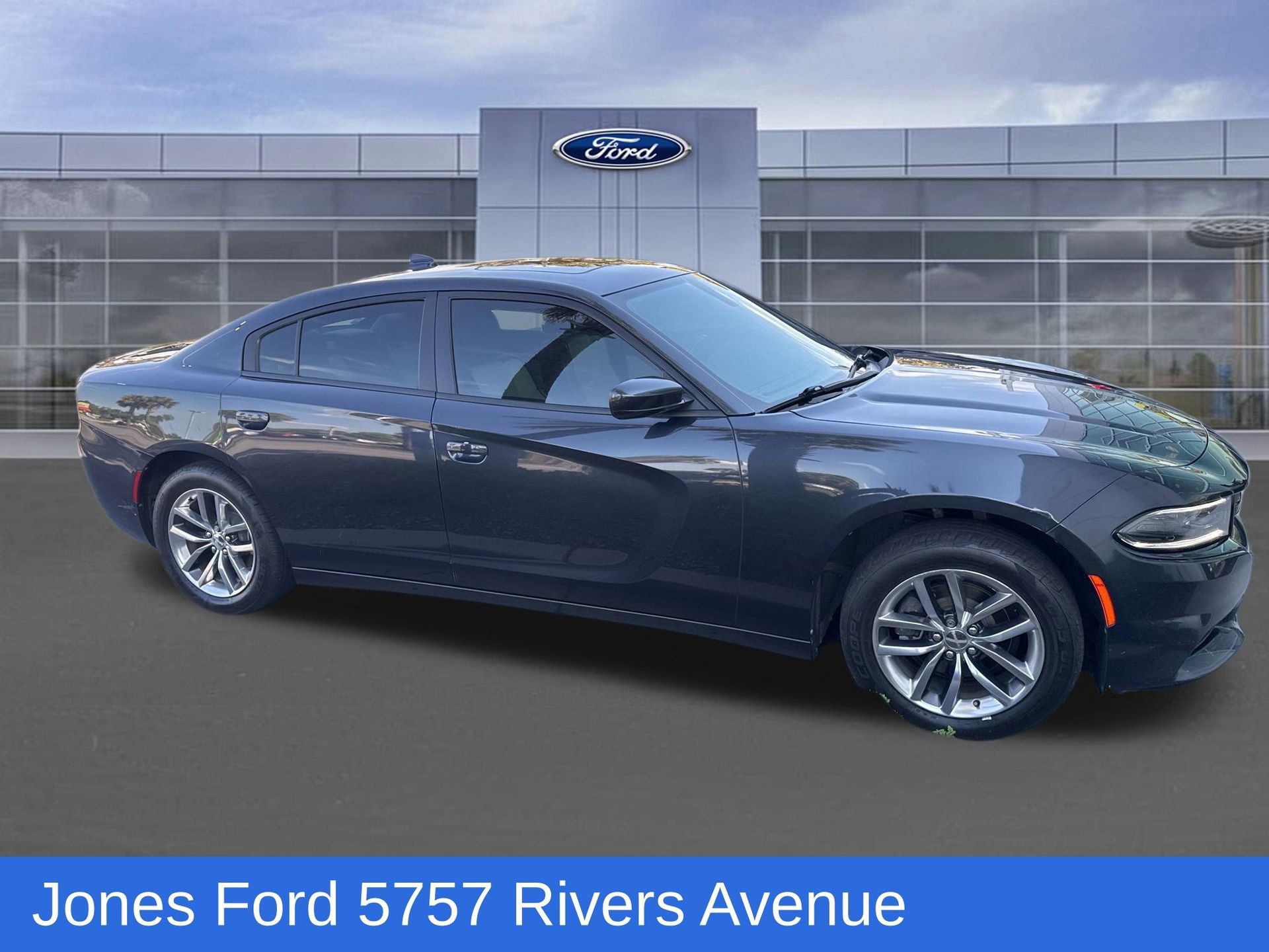 Used 2016 Dodge Charger SXT w/ Plus Group RWD image 3