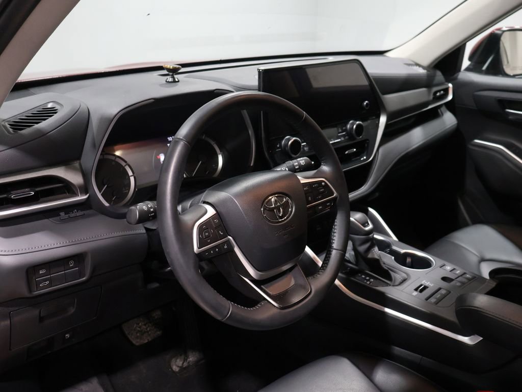 Used 2024 Toyota Highlander XLE image 15