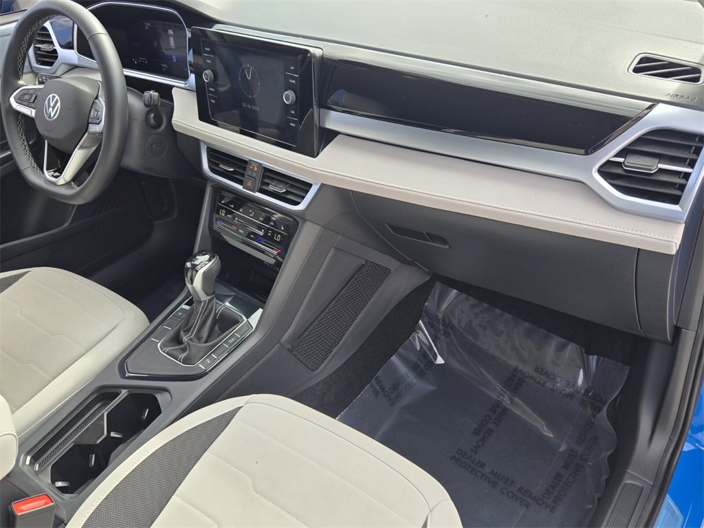Certified 2025 Volkswagen Taos SE image 18
