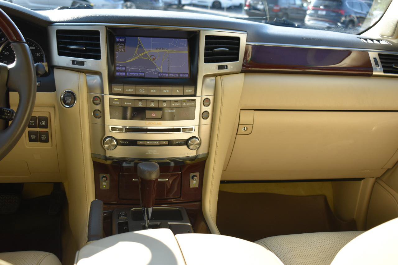 Used 2013 Lexus LX 570 4WD w/ Luxury Pkg image 9