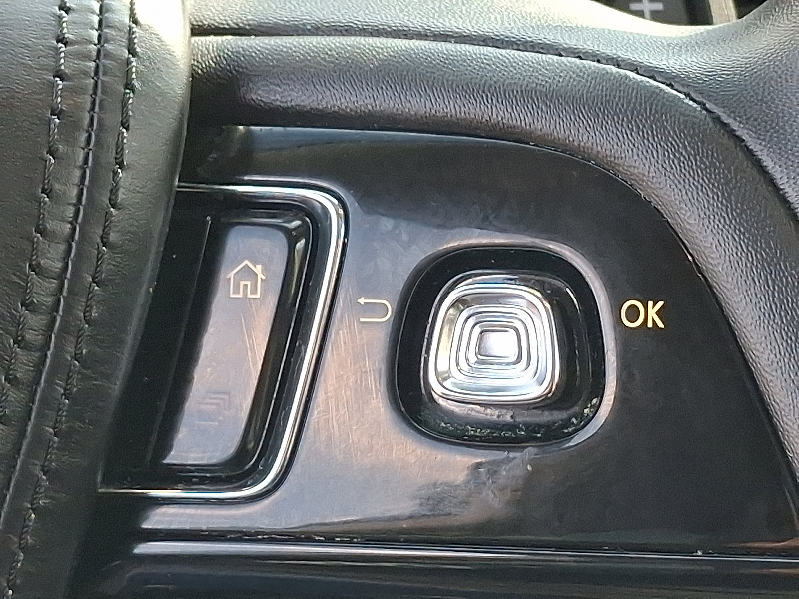 Used 2023 Lincoln Aviator AWD w/ Premium Package image 24