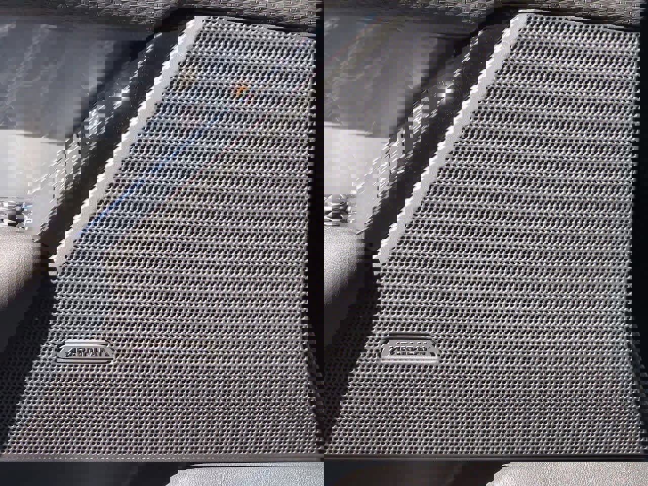 Used 2022 Land Rover Range Rover Velar R-Dynamic S image 30