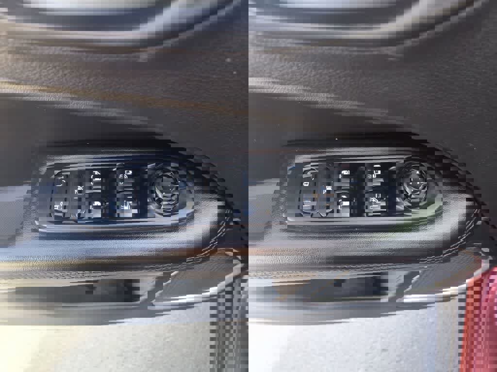 Used 2021 Jeep Compass Latitude image 13