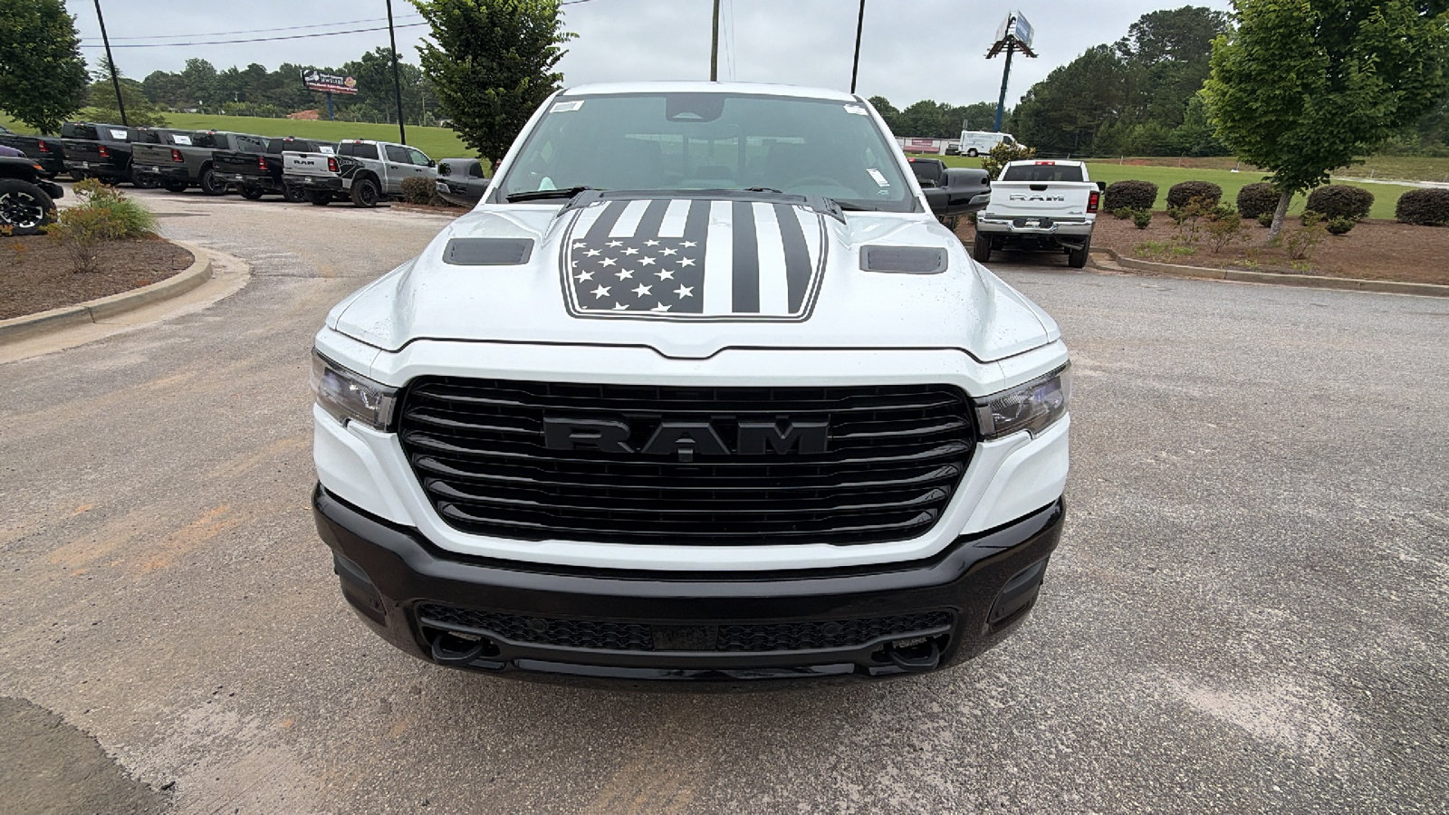 New 2026 RAM 1500 Laramie AWD/4WD image 3