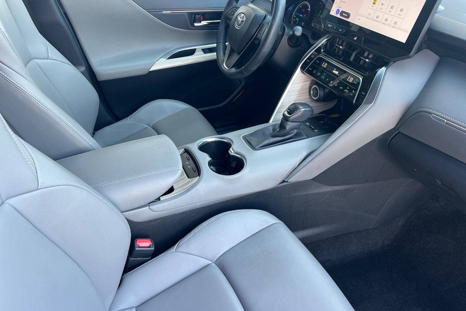 Certified 2024 Toyota Venza XLE AWD/4WD image 16