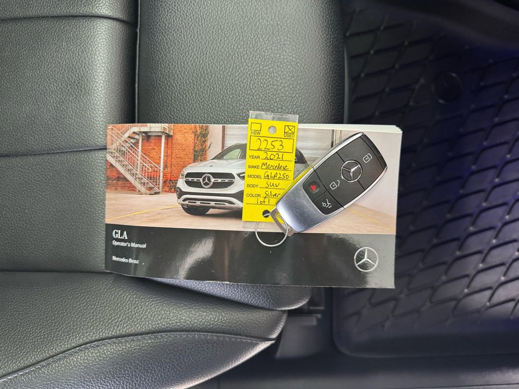 Used 2021 Mercedes-Benz GLA 250 4MATIC w/ Premium Package image 33