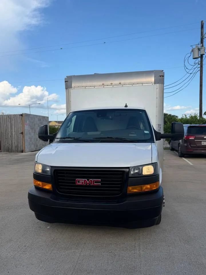 Used 2020 GMC Savana 3500 Extended w/ Driver Convenience Package RWD image 3