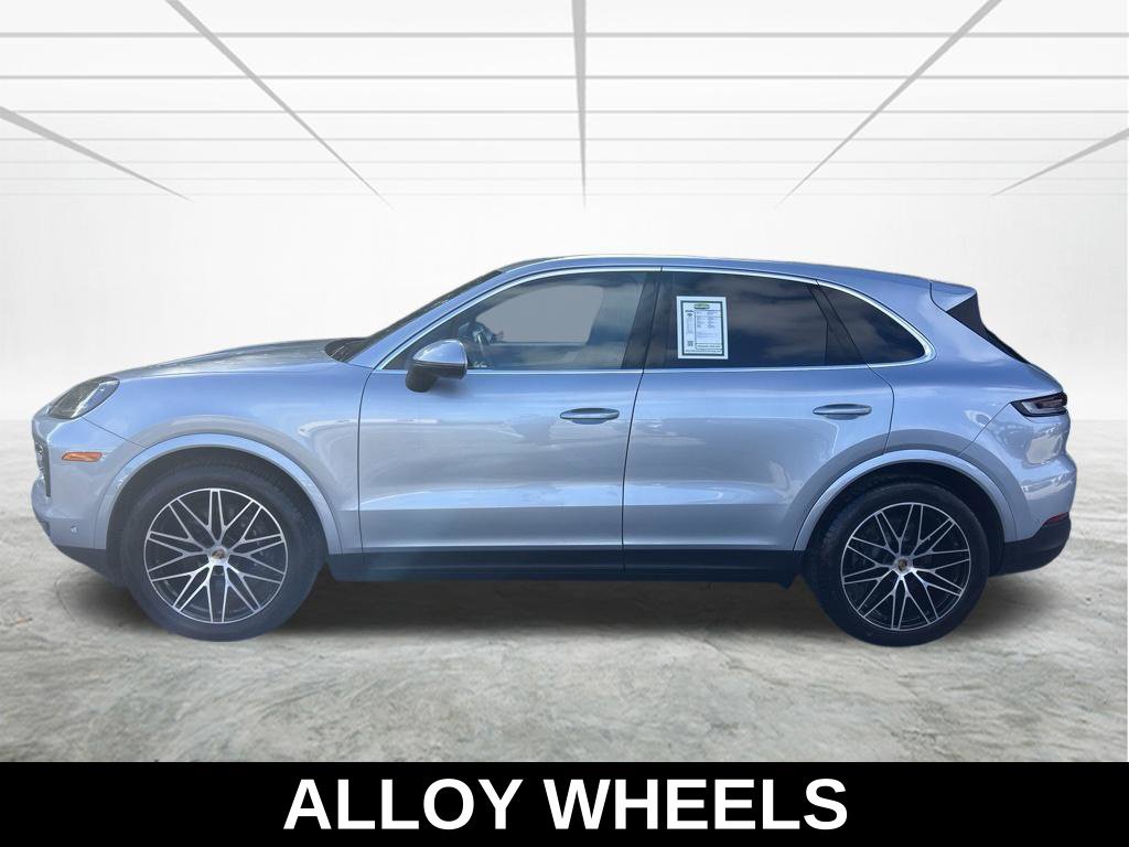 Used 2025 Porsche Cayenne AWD/4WD image 8