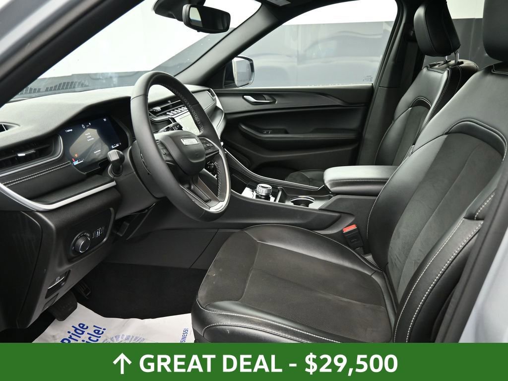 Used 2024 Jeep Grand Cherokee Altitude image 17
