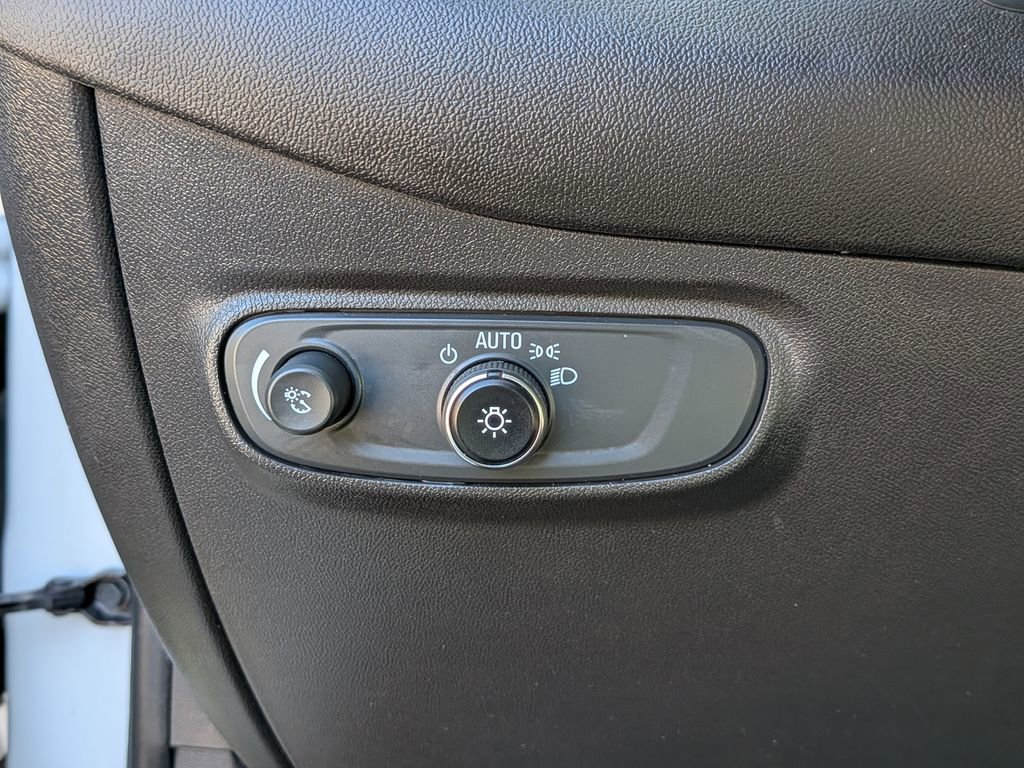 Used 2020 Chevrolet Equinox LS image 22