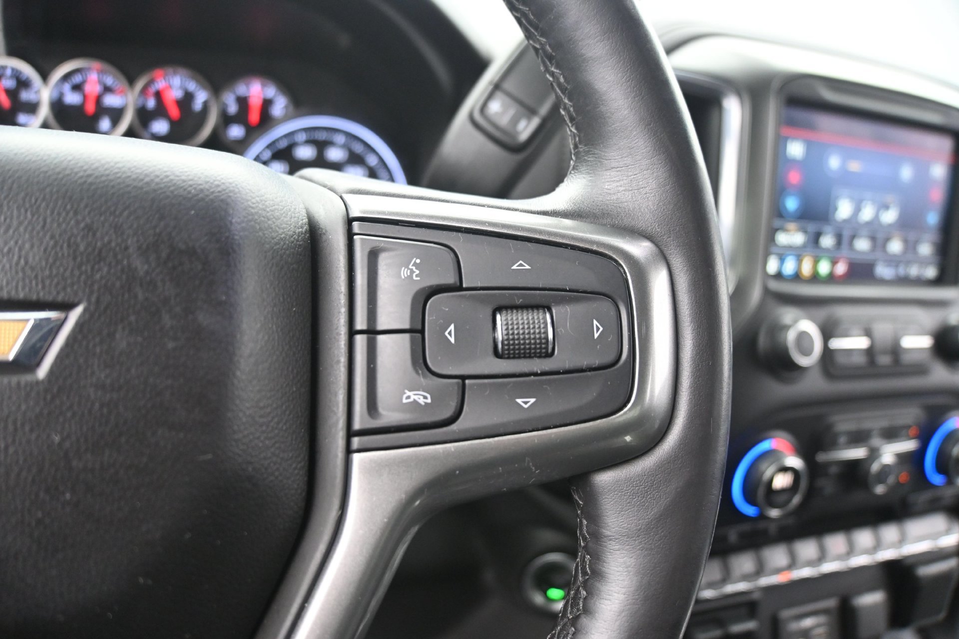 Used 2021 Chevrolet Silverado 1500 LT w/ Z71 Off-Road Package AWD/4WD image 22