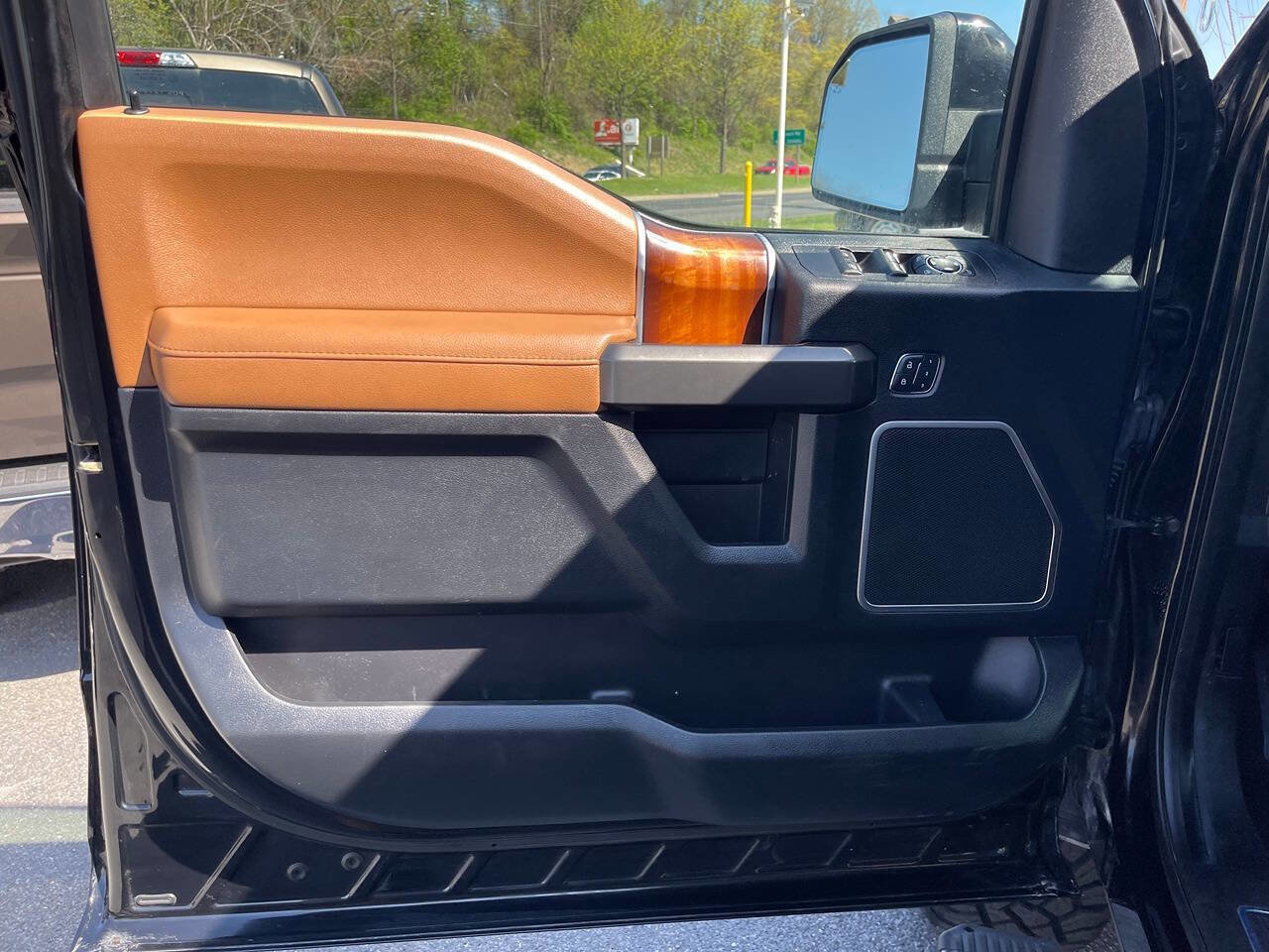 Used 2016 Ford F150 Limited w/ Trailer Tow Package image 29