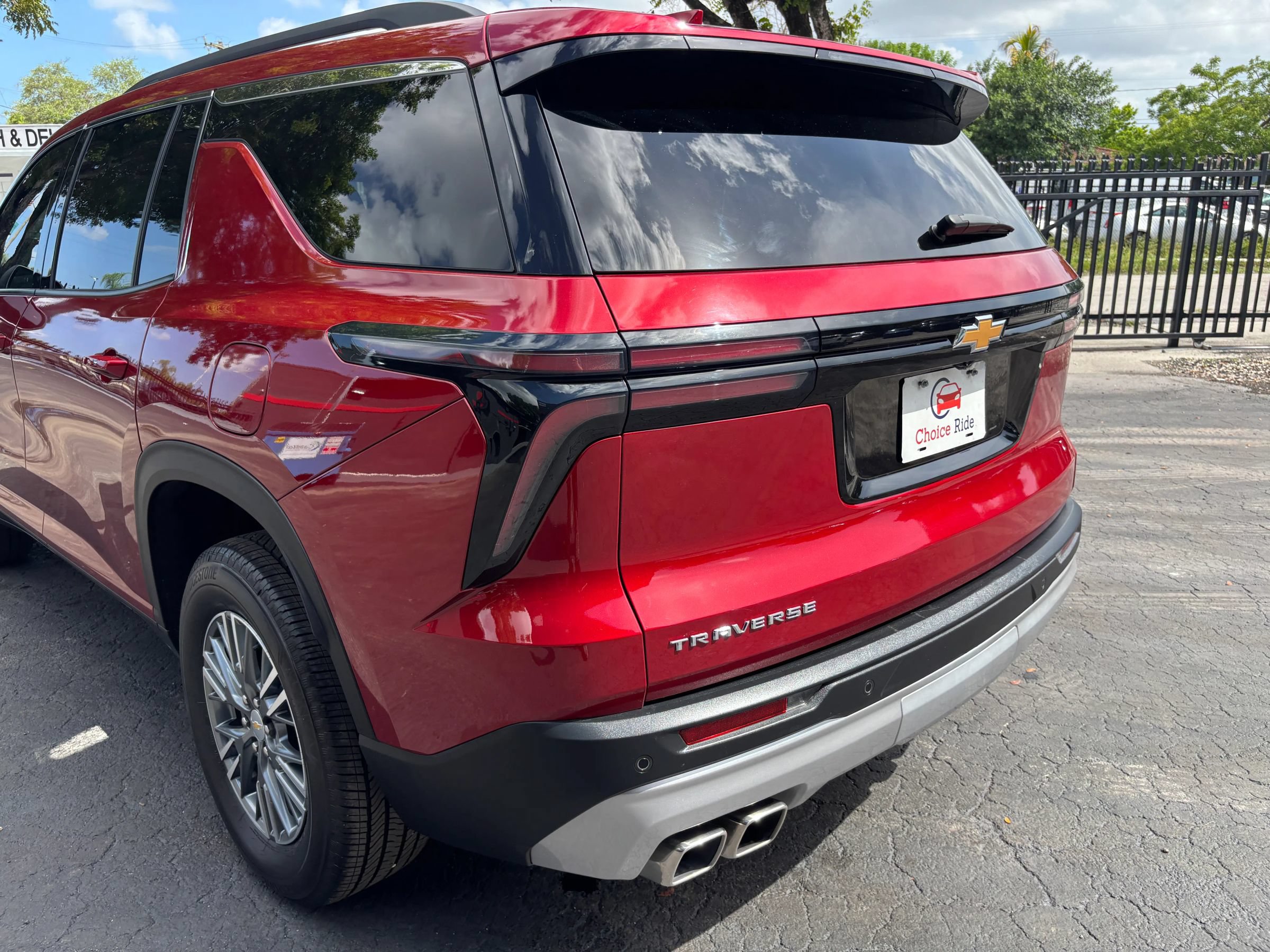 Used 2025 Chevrolet Traverse LT w/ Driver Confidence Package FWD image 34