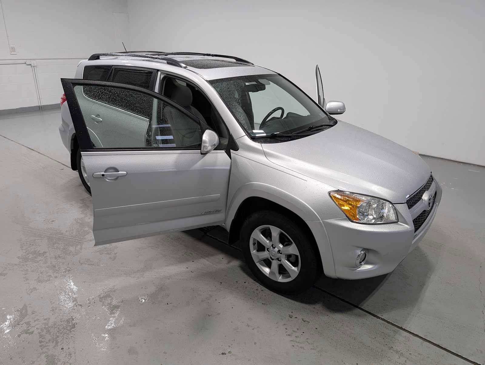 Used 2011 Toyota RAV4 Limited w/ Limited Extra Value Pkg AWD/4WD image 15