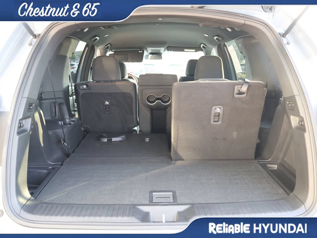 Used 2025 Honda Pilot Sport image 15