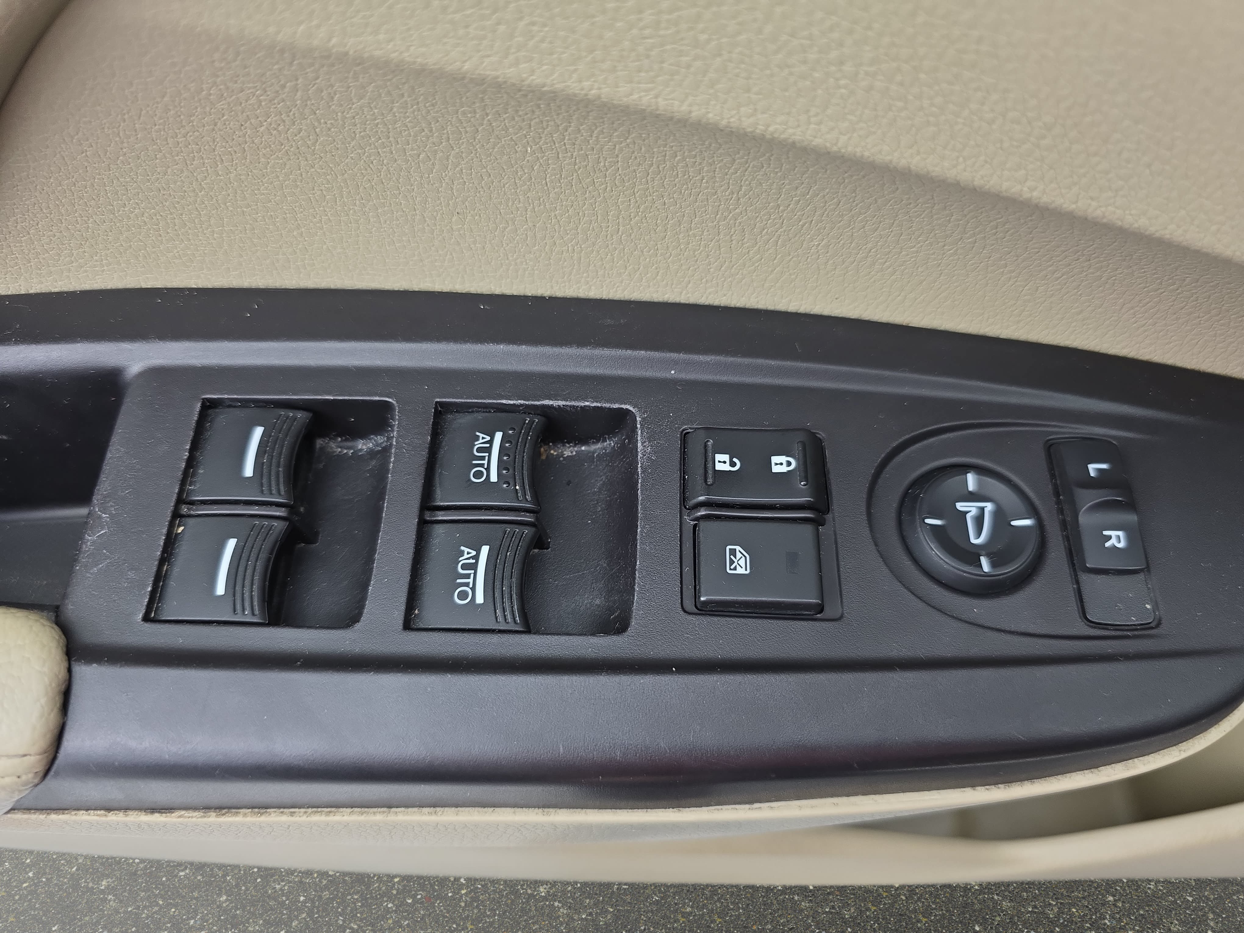 Used 2015 Acura RDX FWD image 25