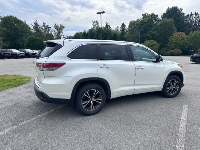 Used 2016 Toyota Highlander XLE AWD/4WD image 3