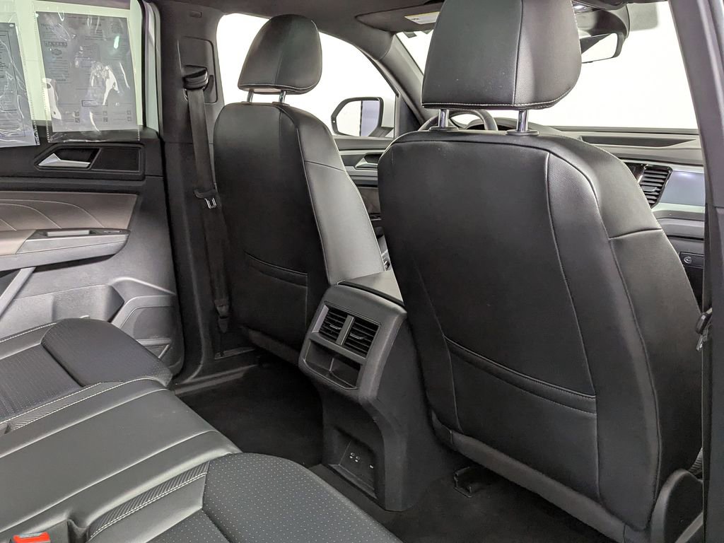 Used 2022 Volkswagen Atlas Cross Sport SEL AWD/4WD image 40