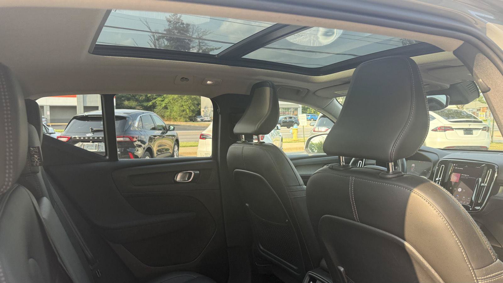 Used 2024 Volvo XC40 B5 Plus AWD/4WD image 18