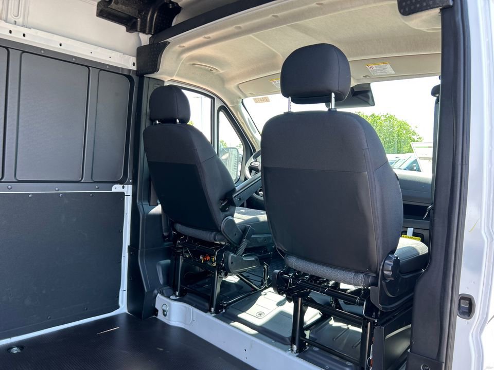 New 2024 RAM ProMaster 2500 w/ Convenience Group image 30