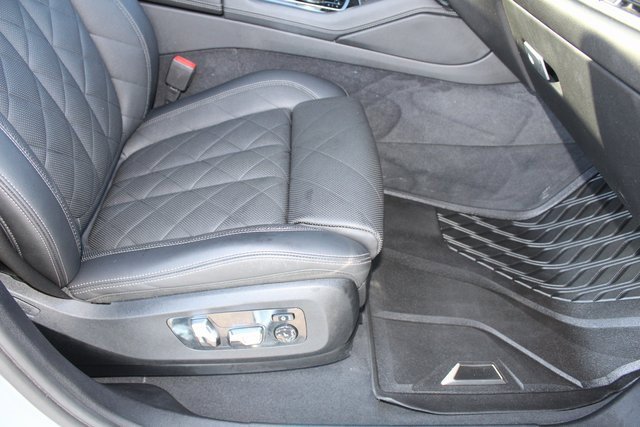 Used 2024 BMW X6 xDrive40i w/ Premium Package image 18