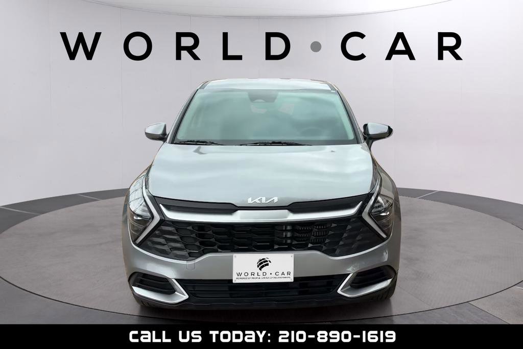Used 2025 Kia Sportage LX FWD image 2
