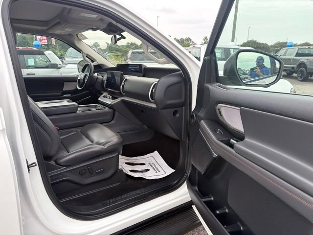 Used 2025 Ford Expedition Active AWD/4WD image 30