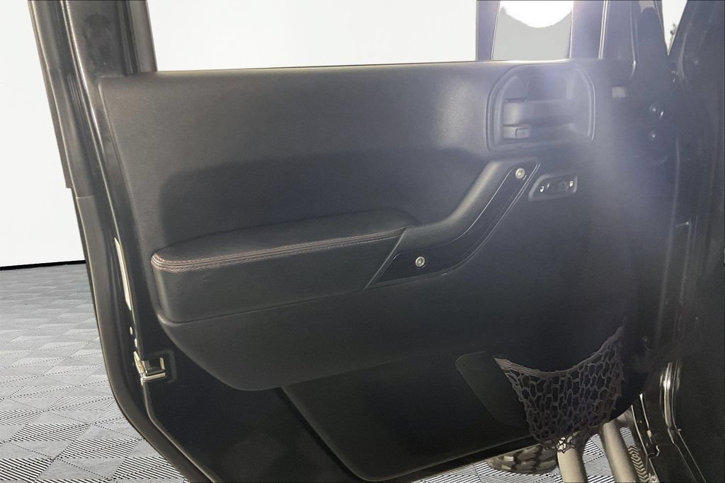 Used 2012 Jeep Wrangler Unlimited Sahara AWD/4WD image 17
