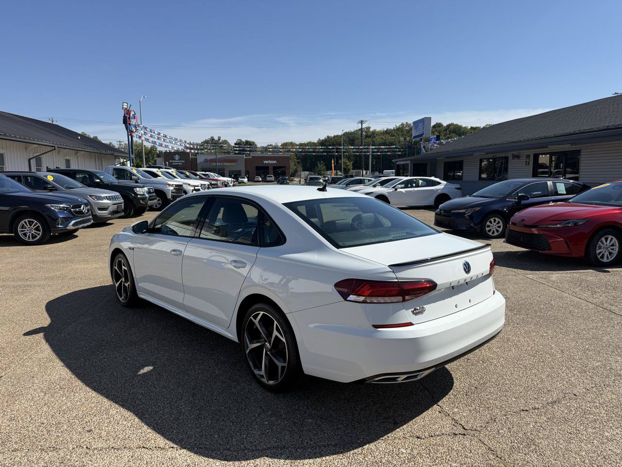 Used 2022 Volkswagen Passat 2.0T R-Line FWD image 4
