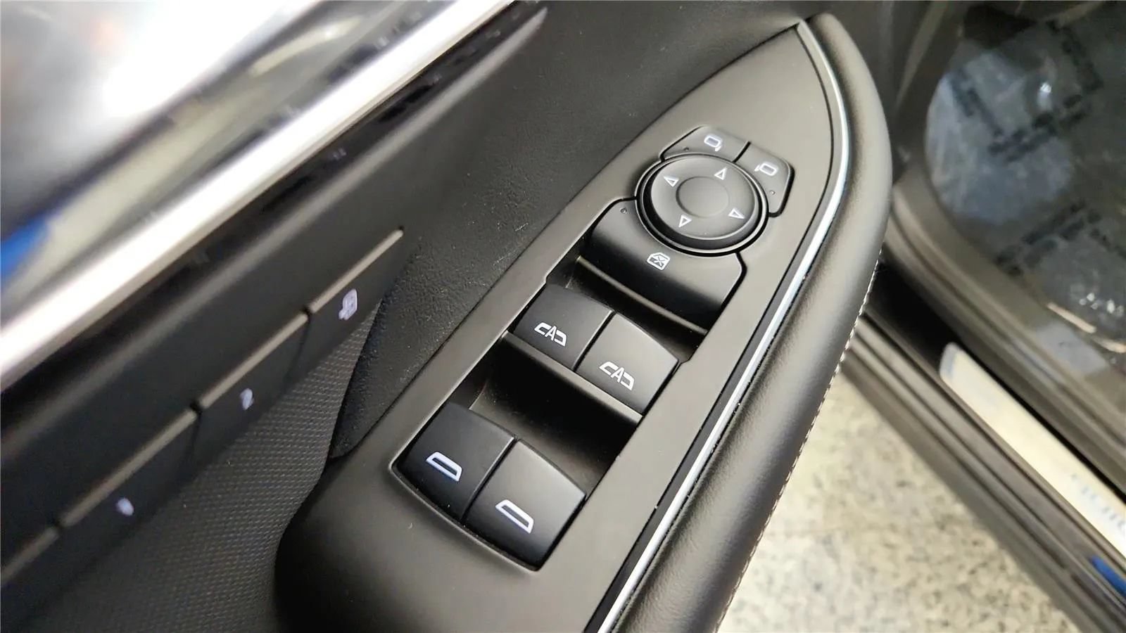 Used 2024 Buick Envision Preferred AWD/4WD image 24